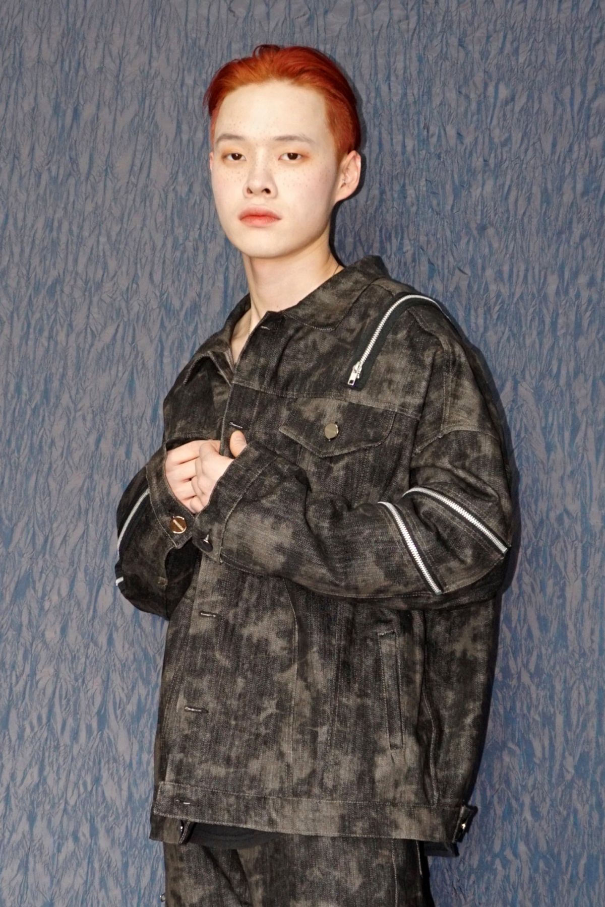우빙(WOOVING) STAINED DENIM JACKET (BLACK)
