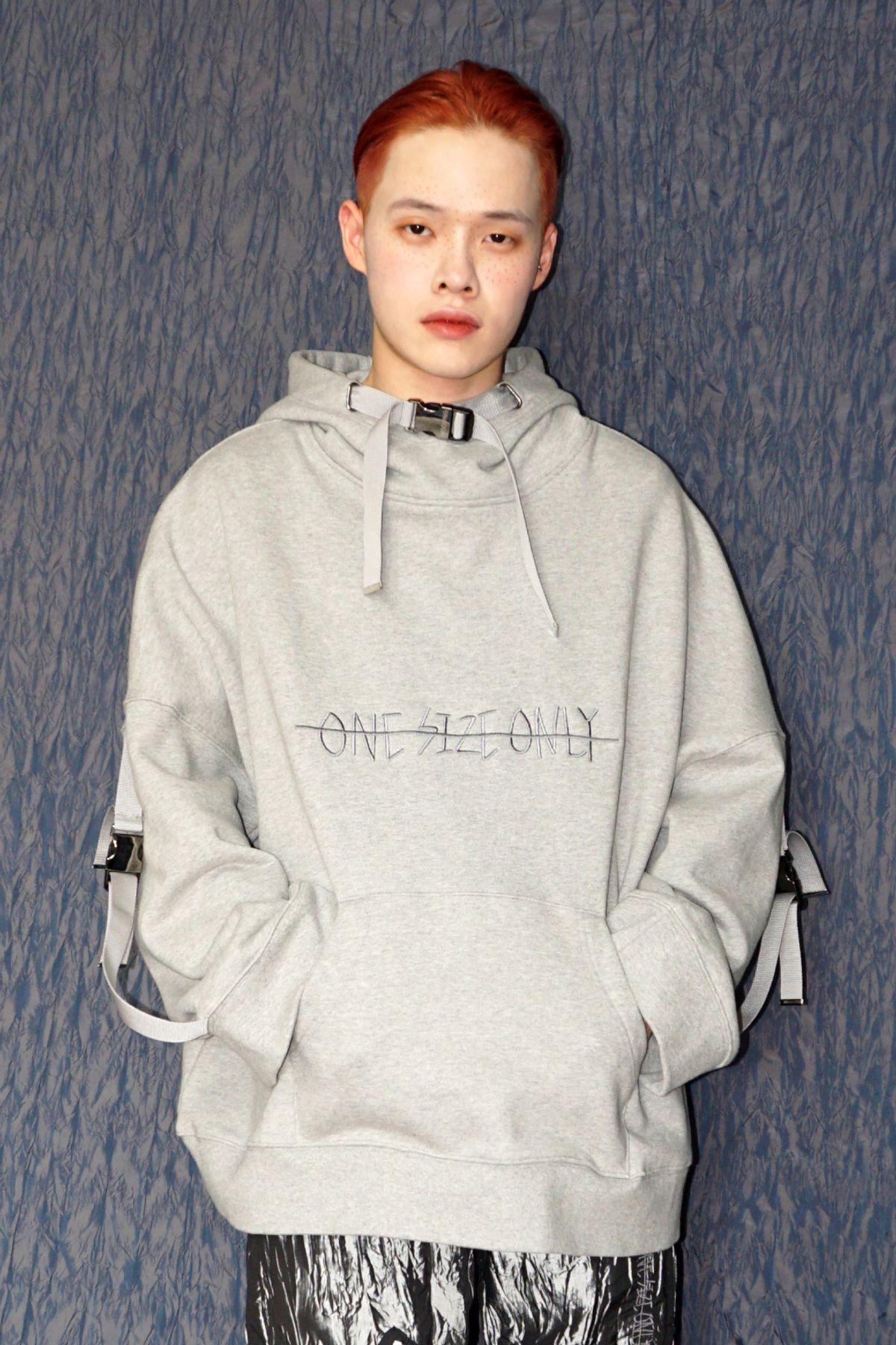 우빙(WOOVING) BUCKLE UP HOODIE (GRAY)