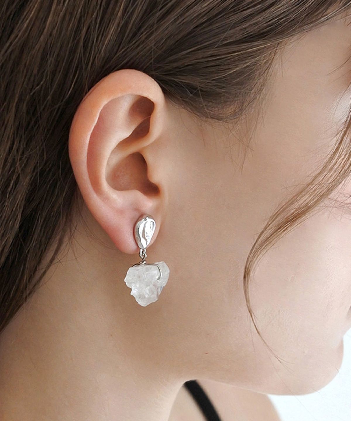 위트홀리데이(WIT-HOLIDAY) Water drop stone earring [Silver_White]