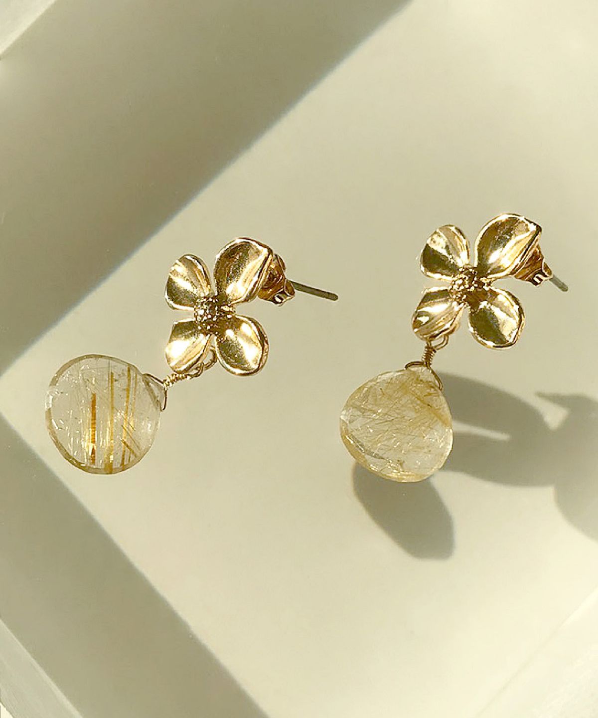 위트홀리데이(WIT-HOLIDAY) Lemon Quartz earring