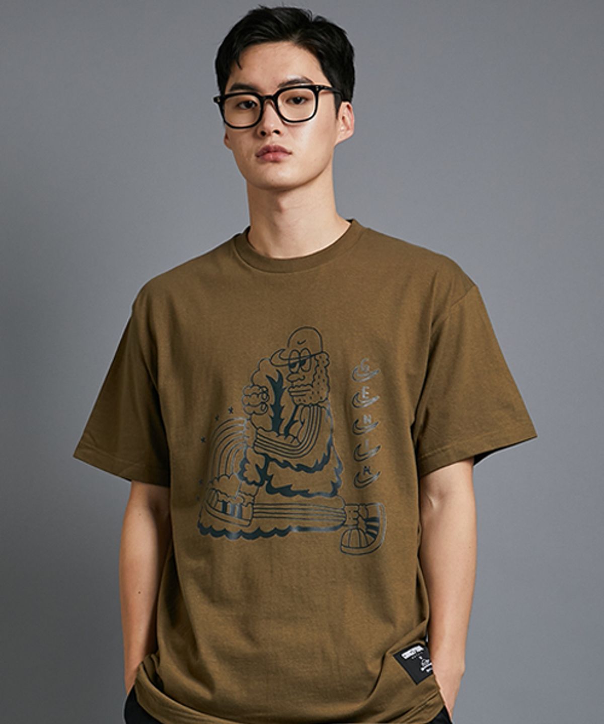 컨셉츄얼(CONCEPTUAL) [컨셉츄얼X제니얼] 매니아 1 반팔티_KHAKI