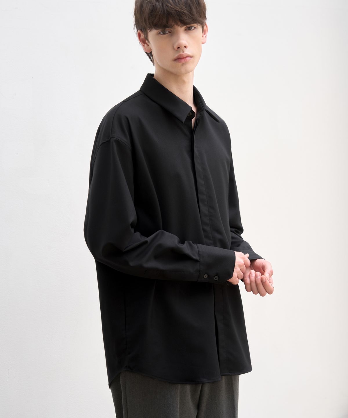 드로우핏(DRAW FIT) 오버사이즈 히든 미니멀 셔츠 [BLACK]