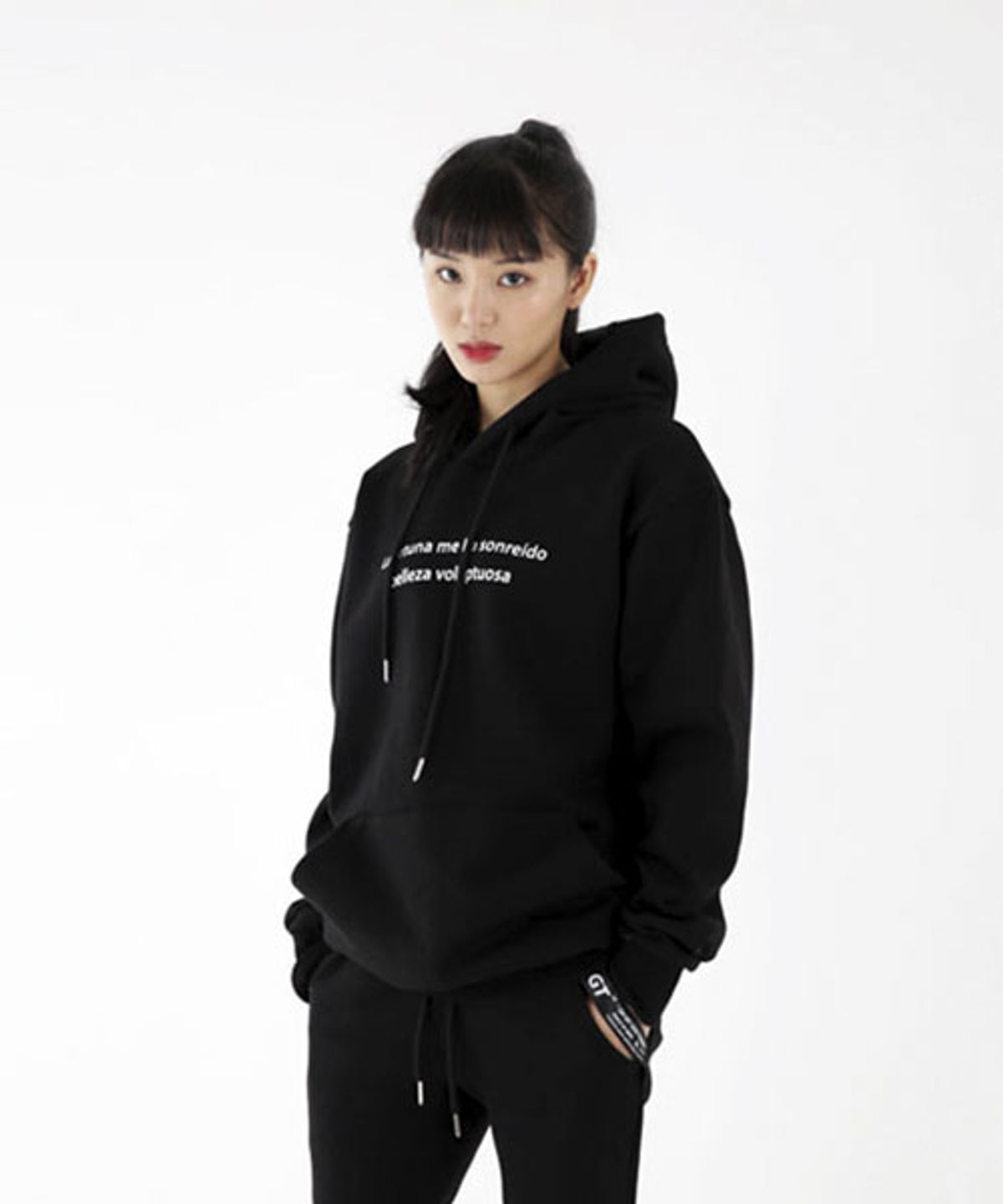 오엠지티(OMGT) Buttock Hoodie Black