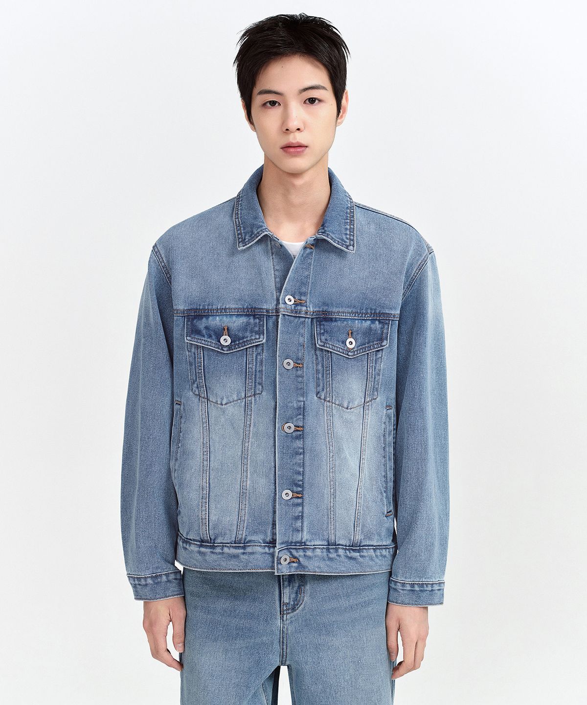 무신사 스탠다드(MUSINSA STANDARD) 릴렉스드 데님 트러커 재킷 [라이트 인디고]