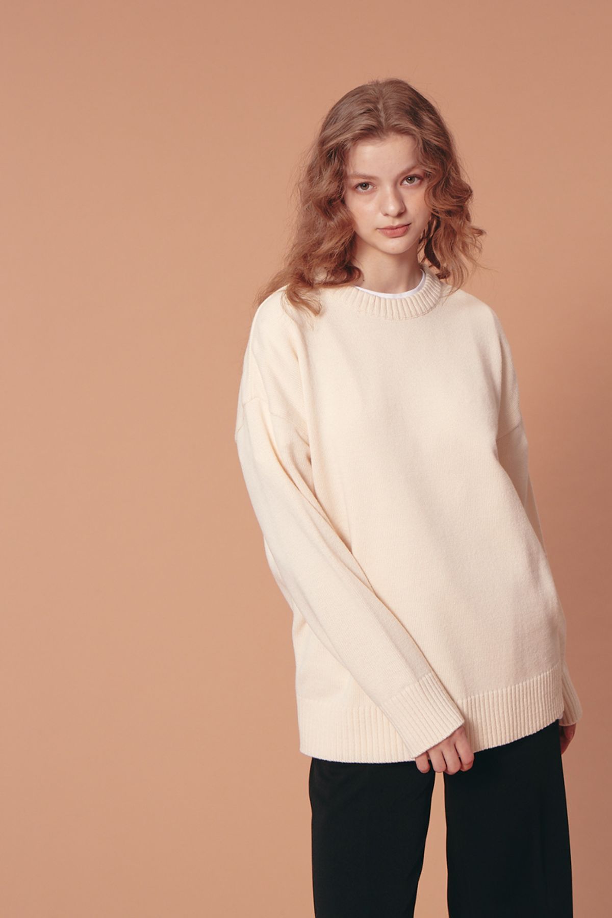 블론드나인(BLOND9) ROUND KNIT SWEATER_IVORY