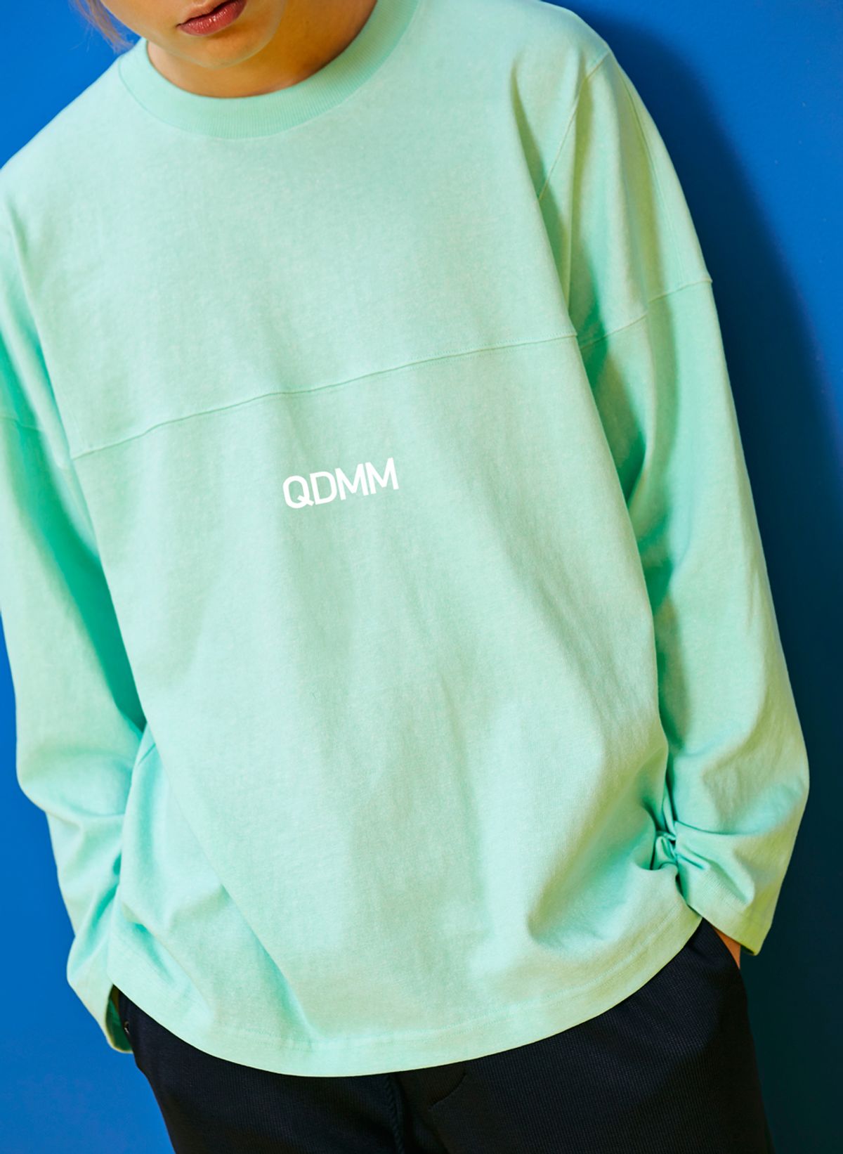 큐디엠엠(QDMM) 로고 디숄더 롱슬리브_네오민트