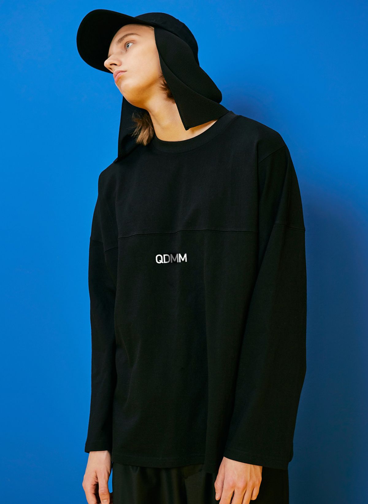 큐디엠엠(QDMM) 로고 디숄더 롱슬리브_블랙