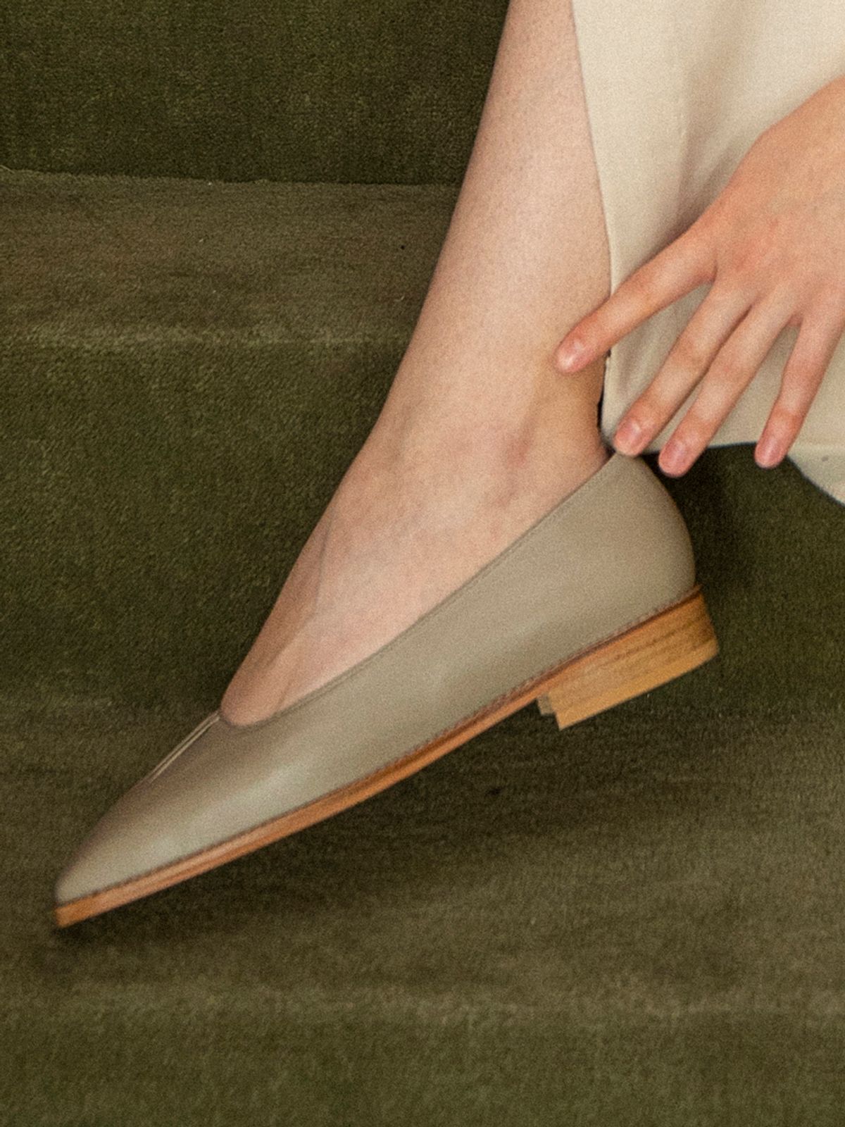 바이언스(BYEUUNS) BKP20221 OUR LOAFER LIGHT KHAKI