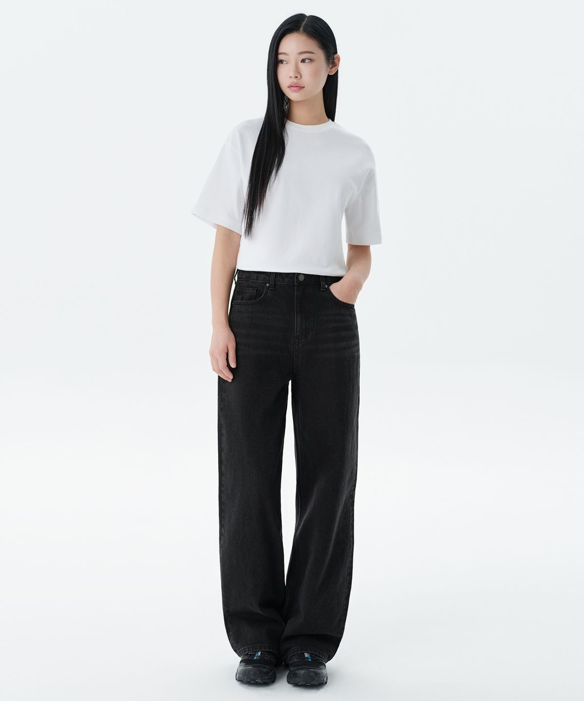 무신사 스탠다드 우먼(MUSINSA STANDARD WOMAN) 우먼즈 와이드 데님 팬츠 [워시드 블랙]