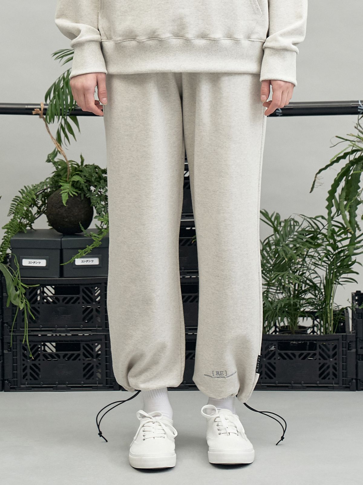 리플레이컨테이너(REPLAY CONTAINER) RE braces logo string pants (oatmeal)