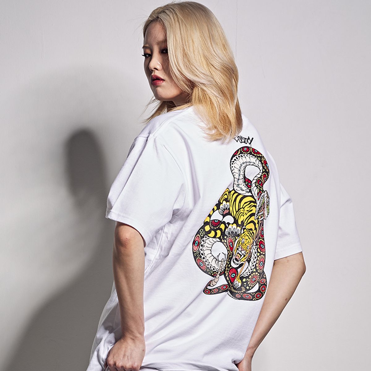 메이드한멋(MADEHANMUT) 범사 반팔T-shirts(화이트)