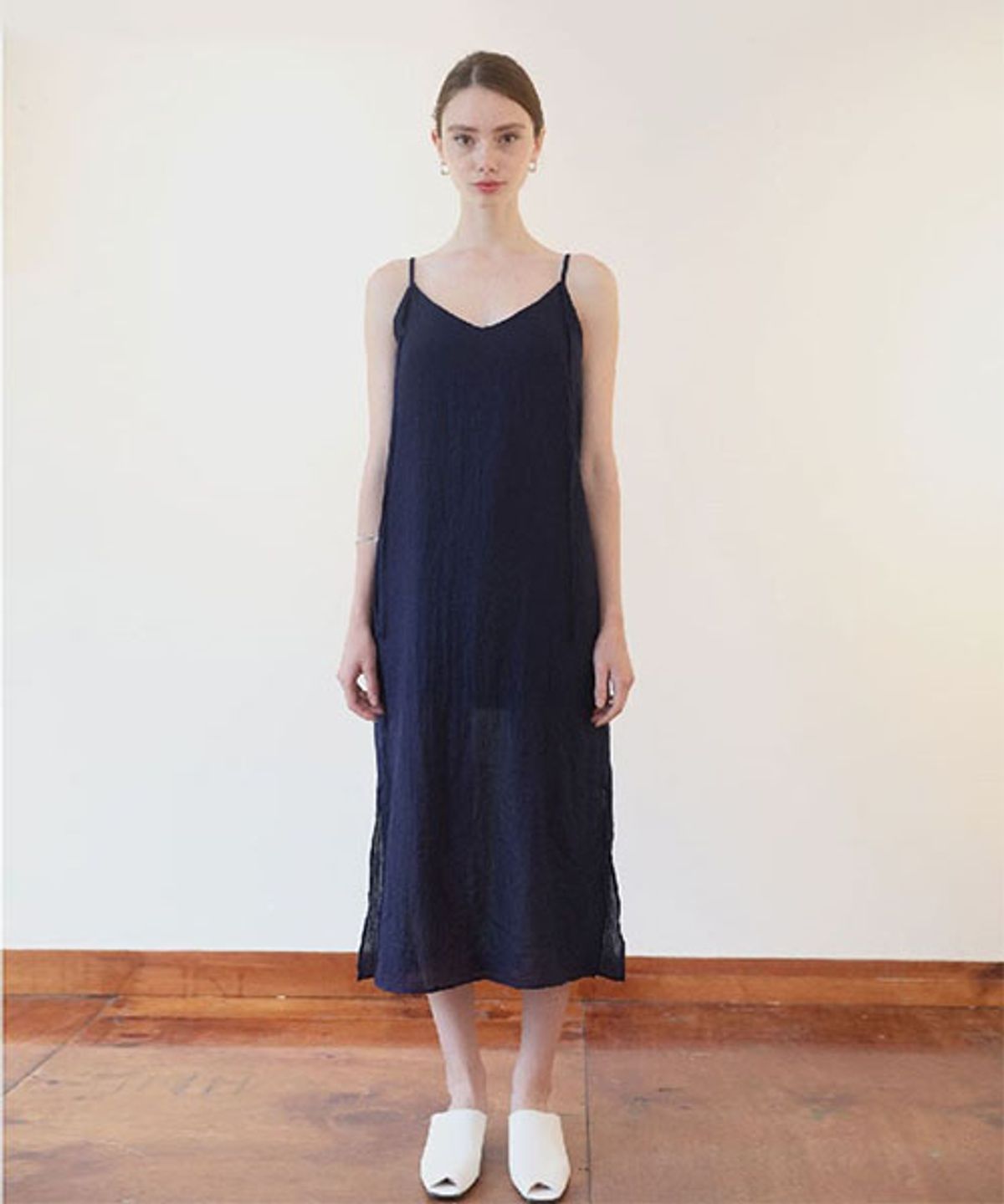 휴먼갤러리(HUMANGALLERY) Plisse Strap Dress(Navy)