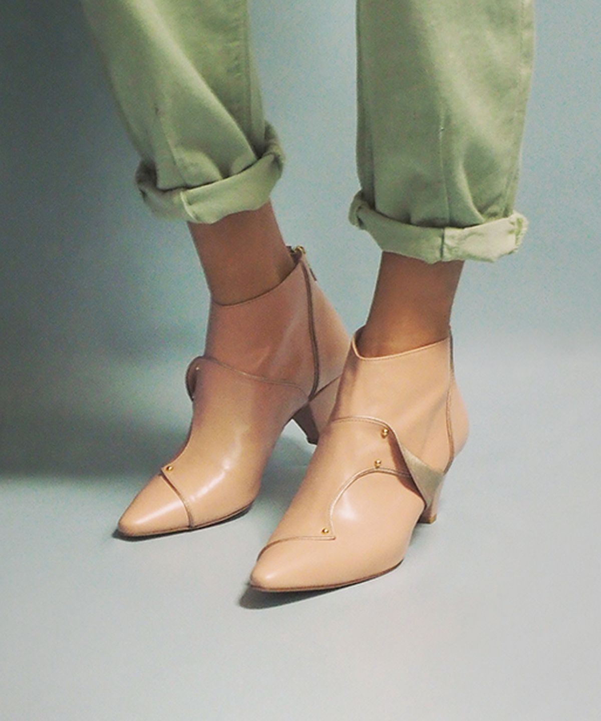 희다이멘셔널(HEEDIMENSIONAL) SOLMOBICA 부티 Baby Pink & Gold Beige