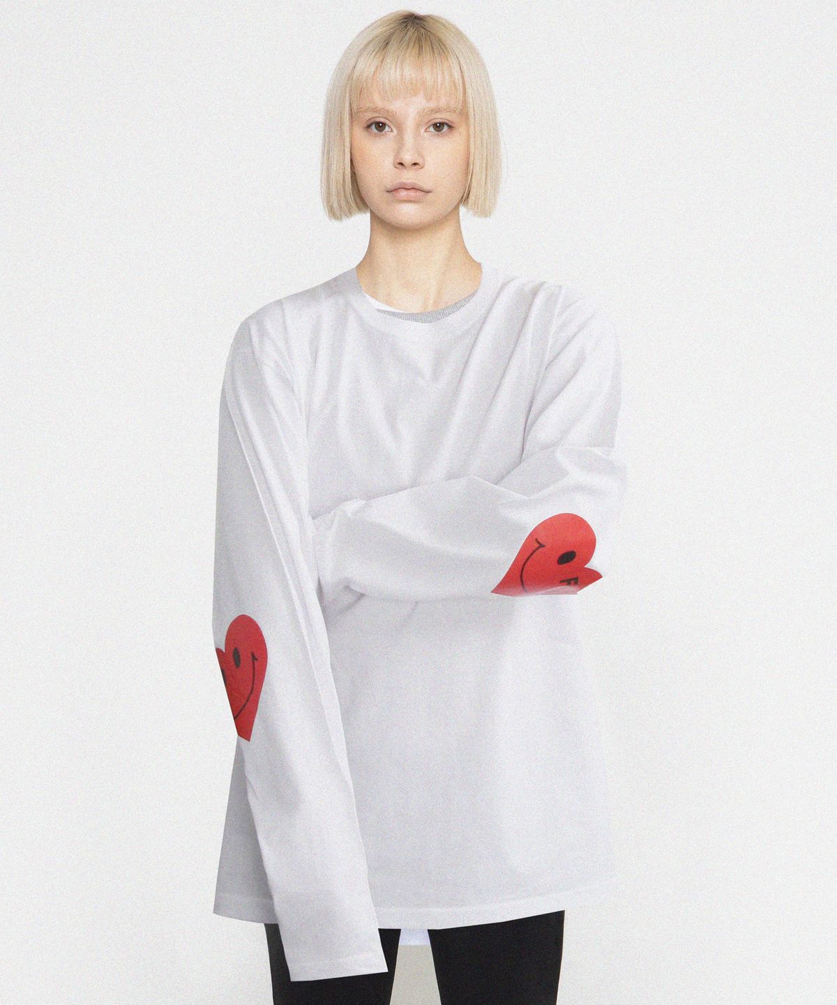그레이버(GRAVER) [UNISEX]엘보우 하트스마일 롱슬리브_화이트
