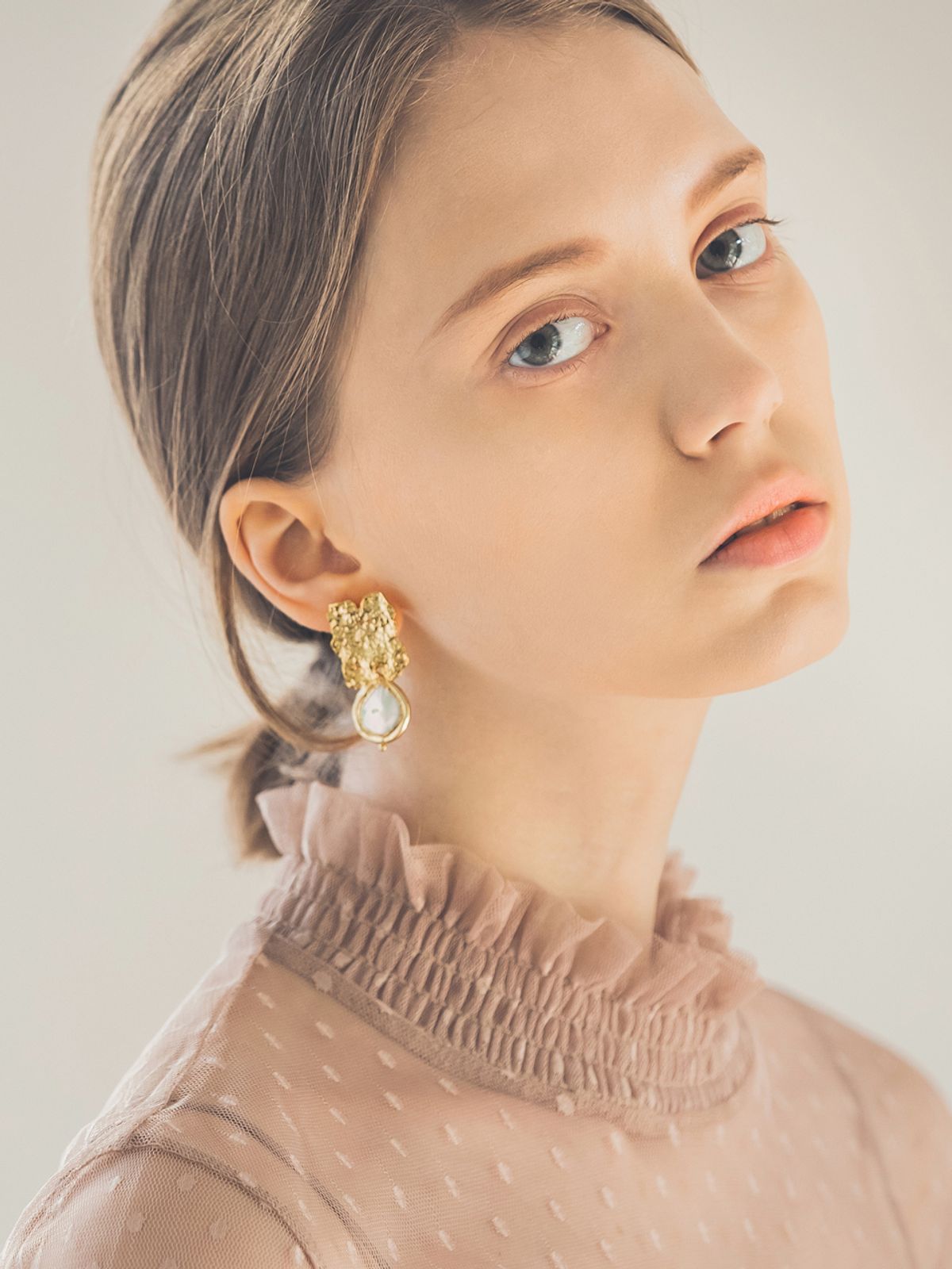 오키디루포(OCCHI DI LUPO) Rhea mother of pearl earring