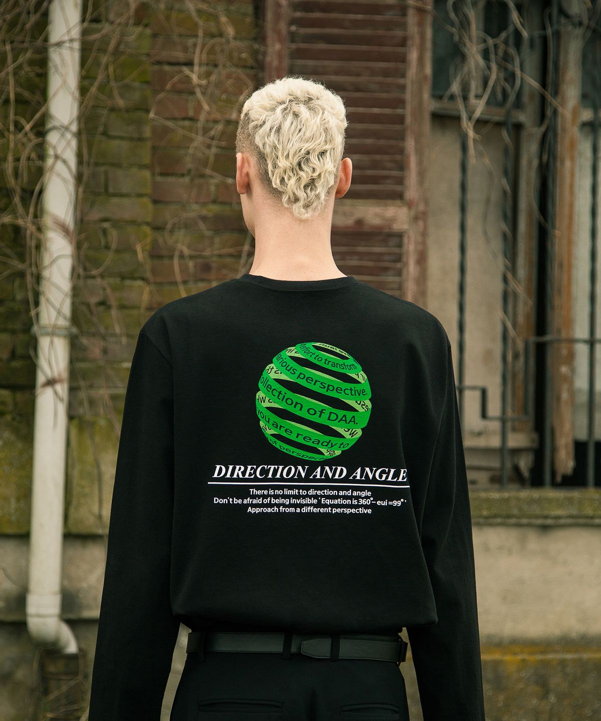 261이유아이(261EUI) DAA PLANET LONG SLEEVE BLACK