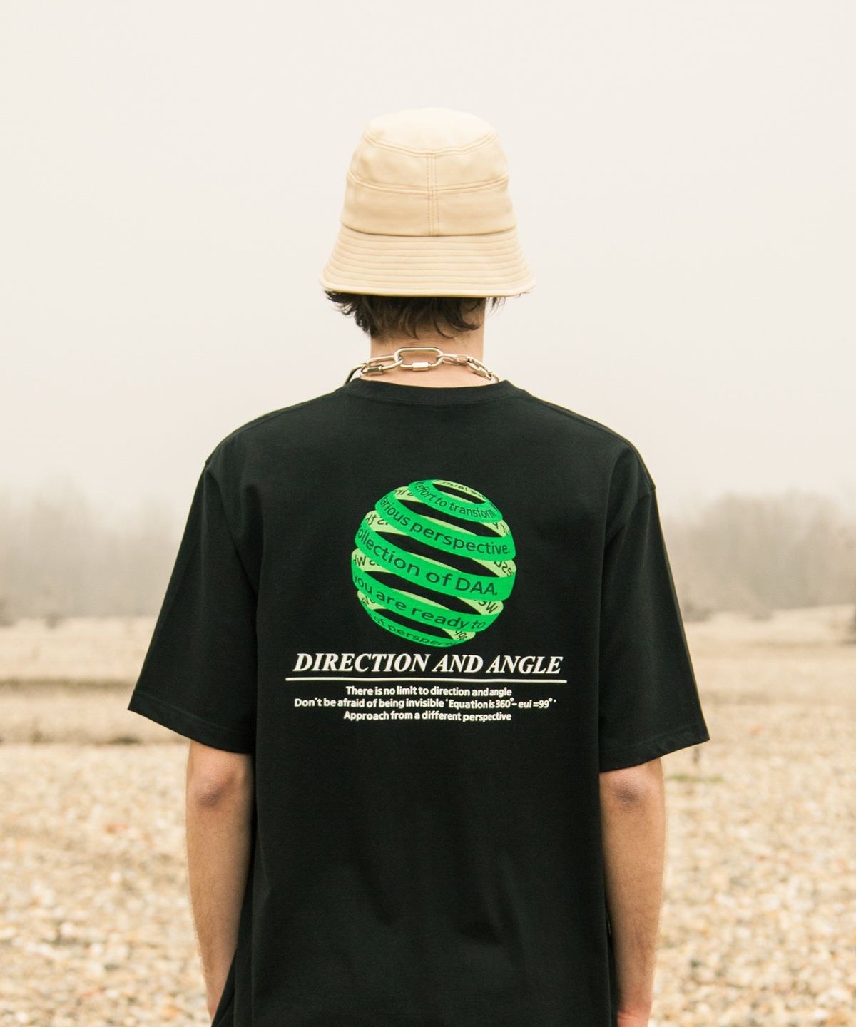 261이유아이(261EUI) DAA PLANET T-SHIRT BLACK