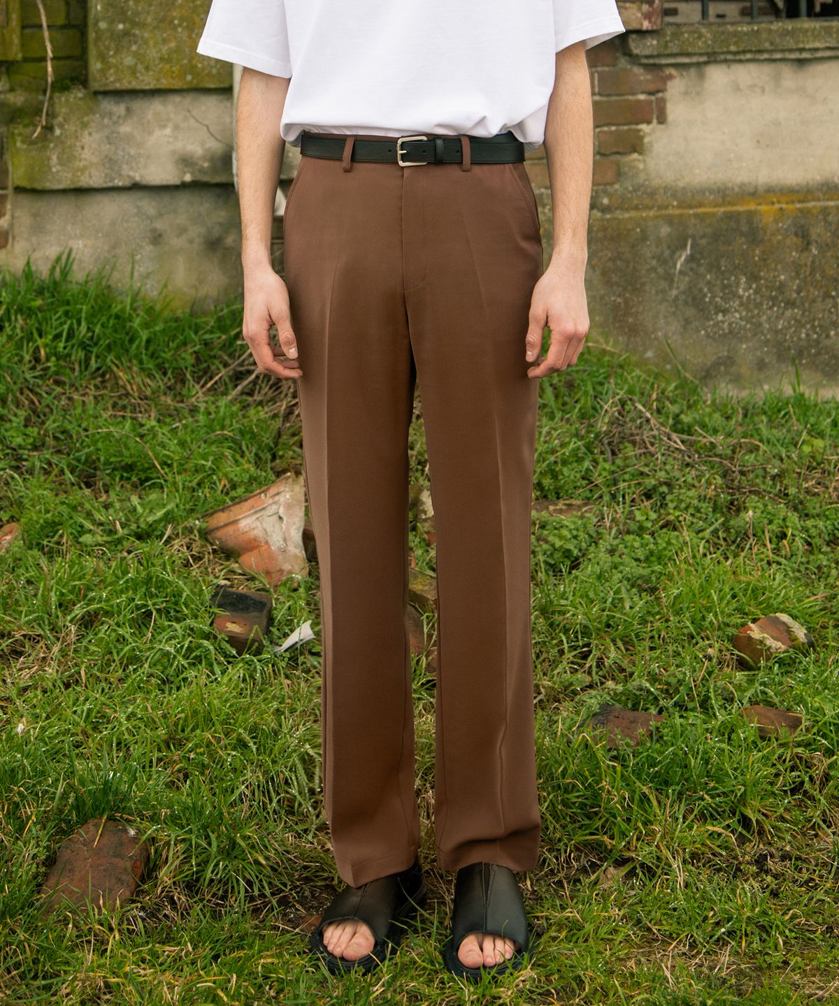 261이유아이(261EUI) LINE SLACKS BROWN