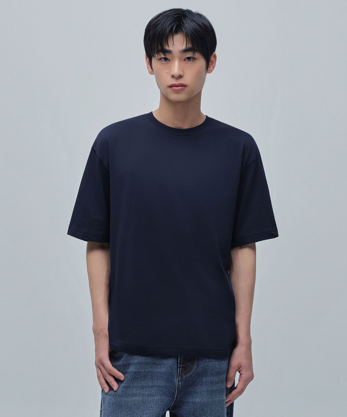 무신사 스탠다드(MUSINSA STANDARD) [쿨탠다드] 릴렉스 핏 크루 넥 티셔츠 [네이비]