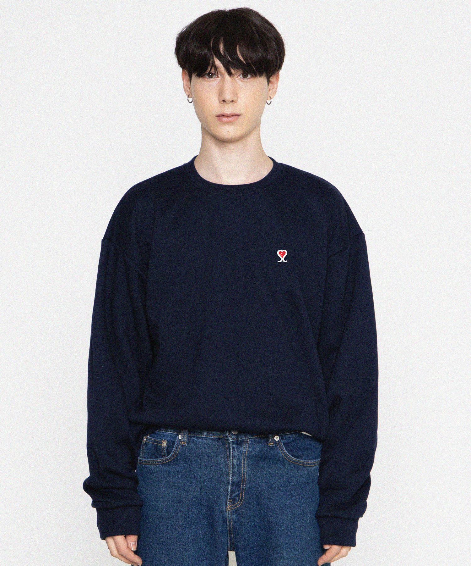 MUSINSA | GRAVER [UNISEX] LETTERING POINT HEART WHITE CLIP SWEATSHIRT_NAVY