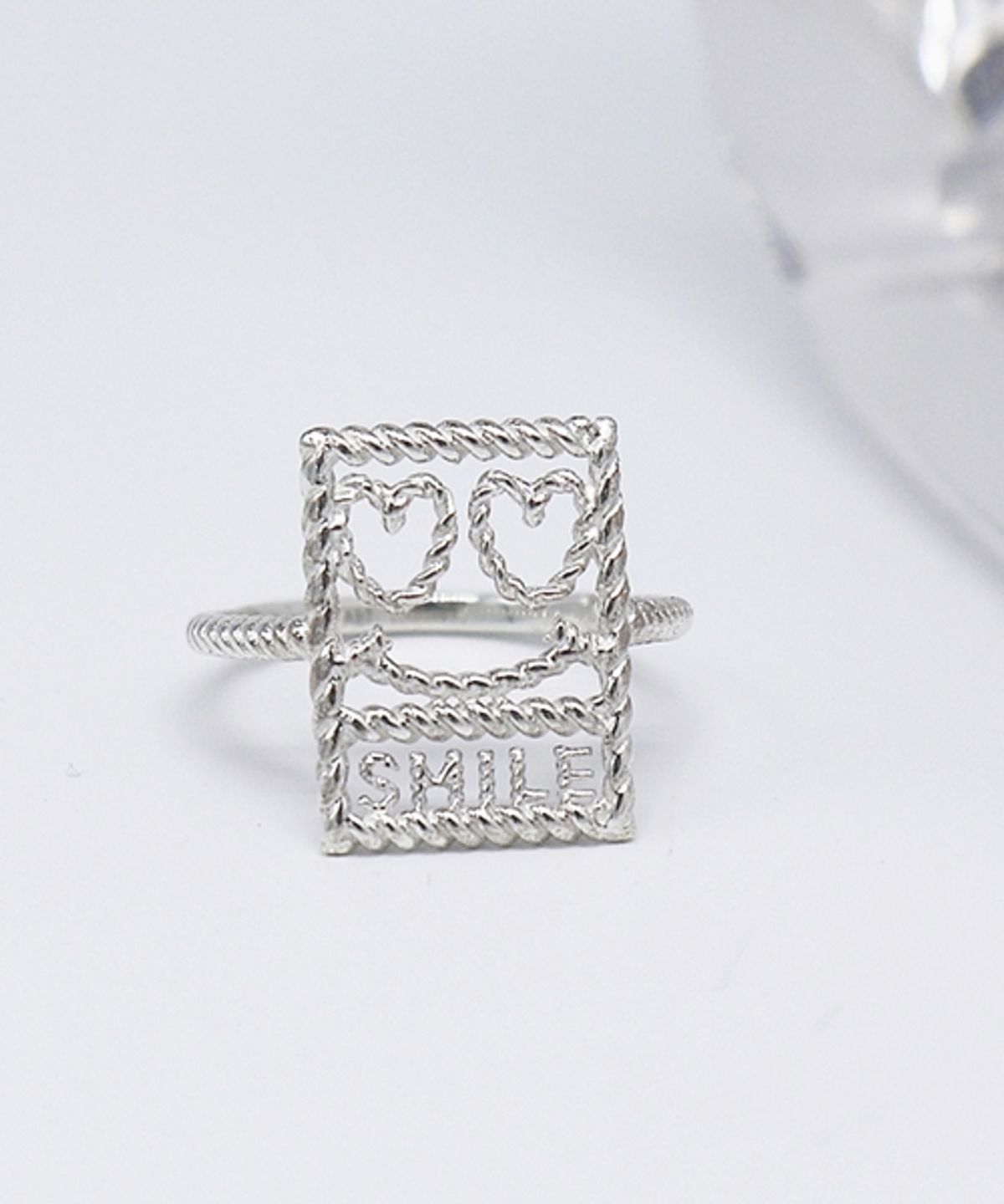 봉보(BONBEAU) BONBEAU Kitsch square smile Ring  하트 스마일 꼬임링 반지