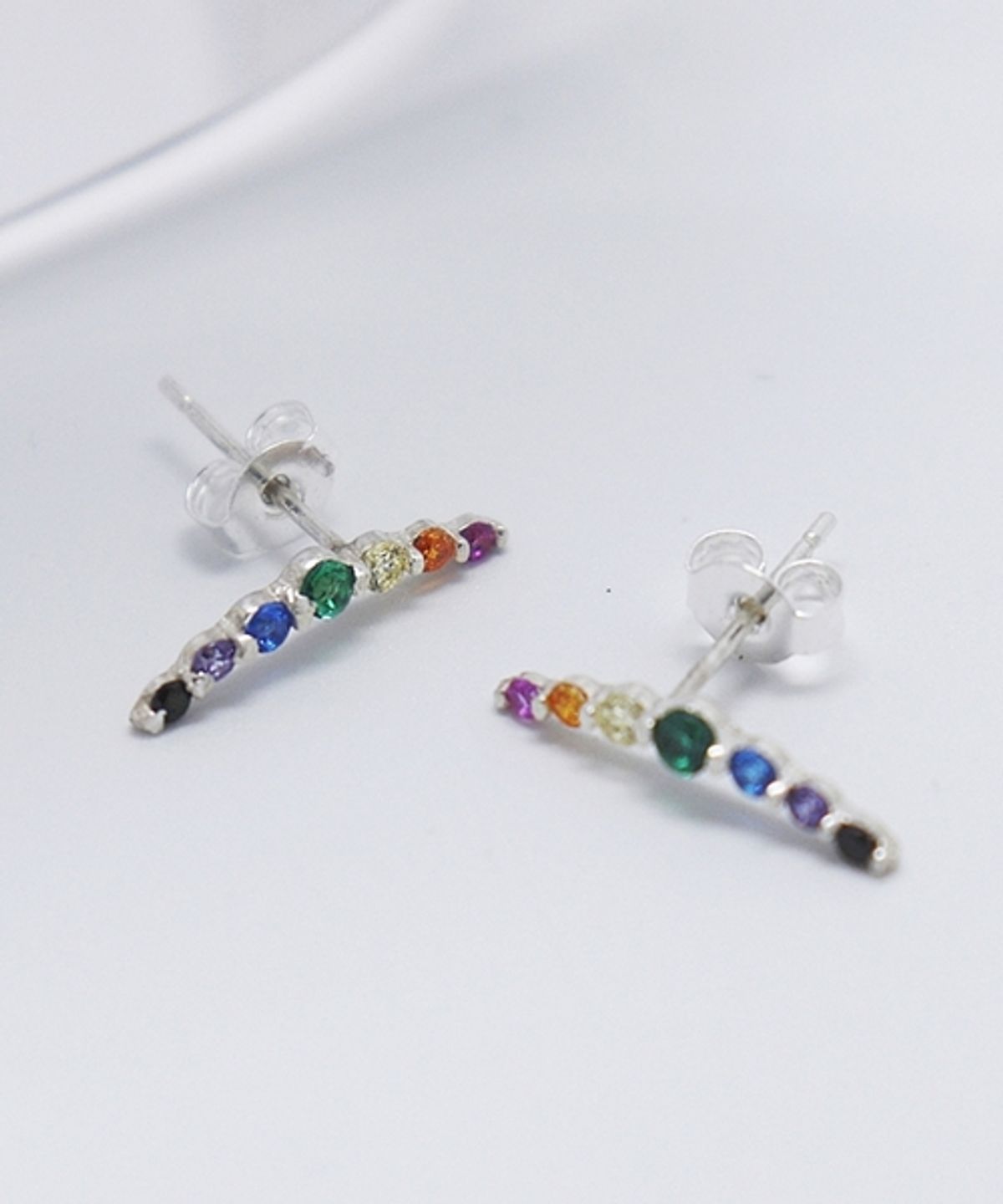봉보(BONBEAU) Tiny rainbow pin Earrings 레인보우 하트 큐빅 귀걸이
