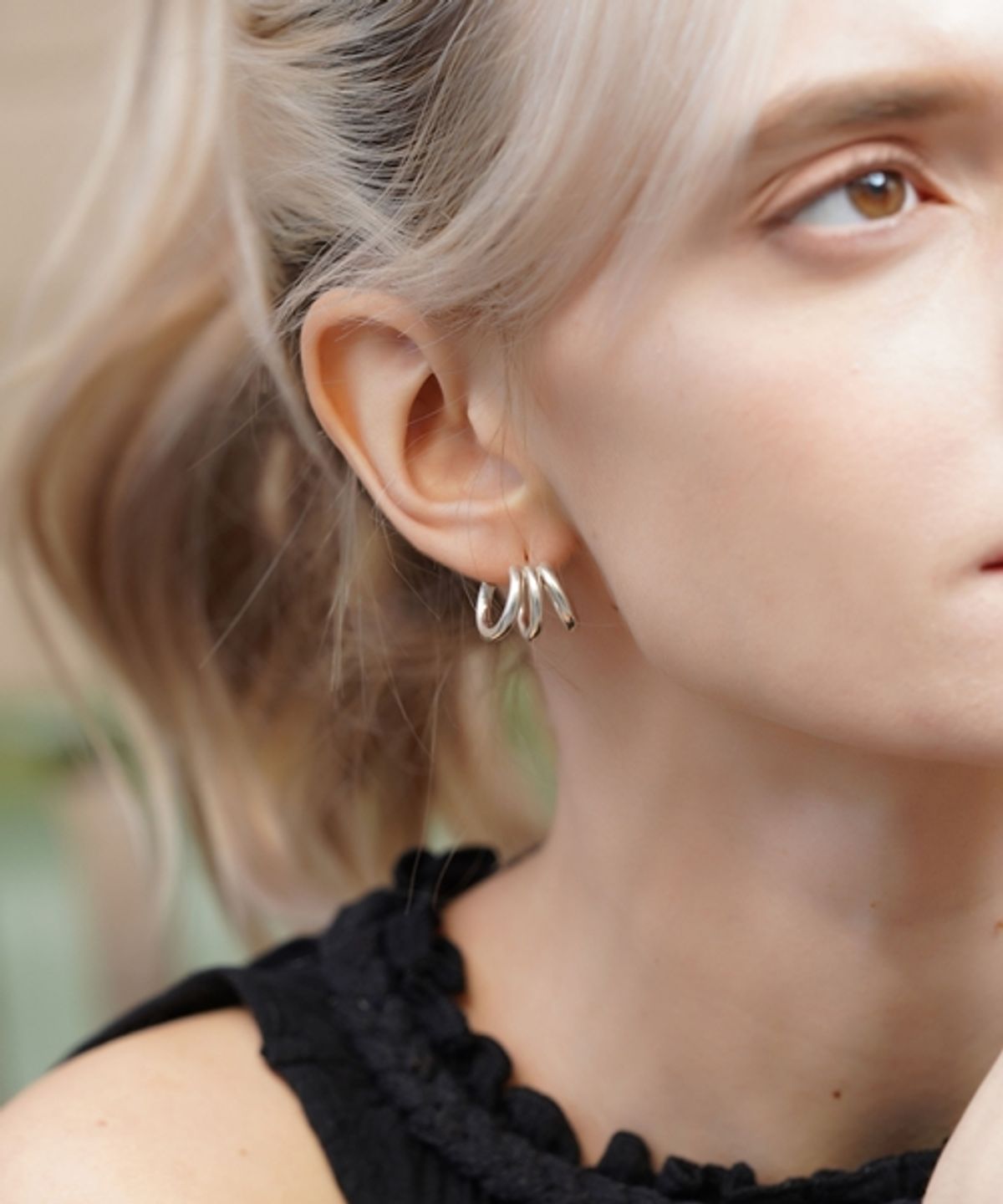 봉보(BONBEAU) Merry hoop simple Earrings 심플 꼬임 귀걸이