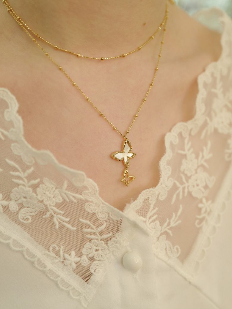 nacre fleur wing necklace