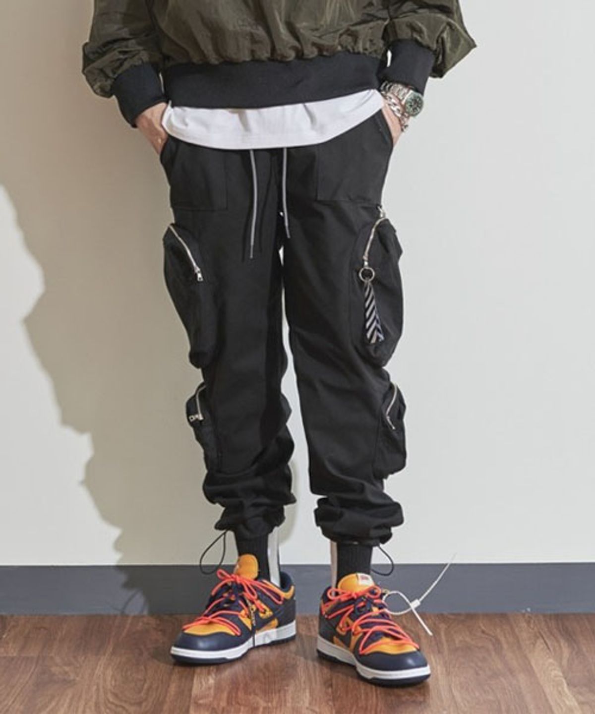 라울(LAUL) 4KET STRING CARGO JORGGER PANTS BLACK 라울 4포켓 스트링 카고 조거팬츠 블랙