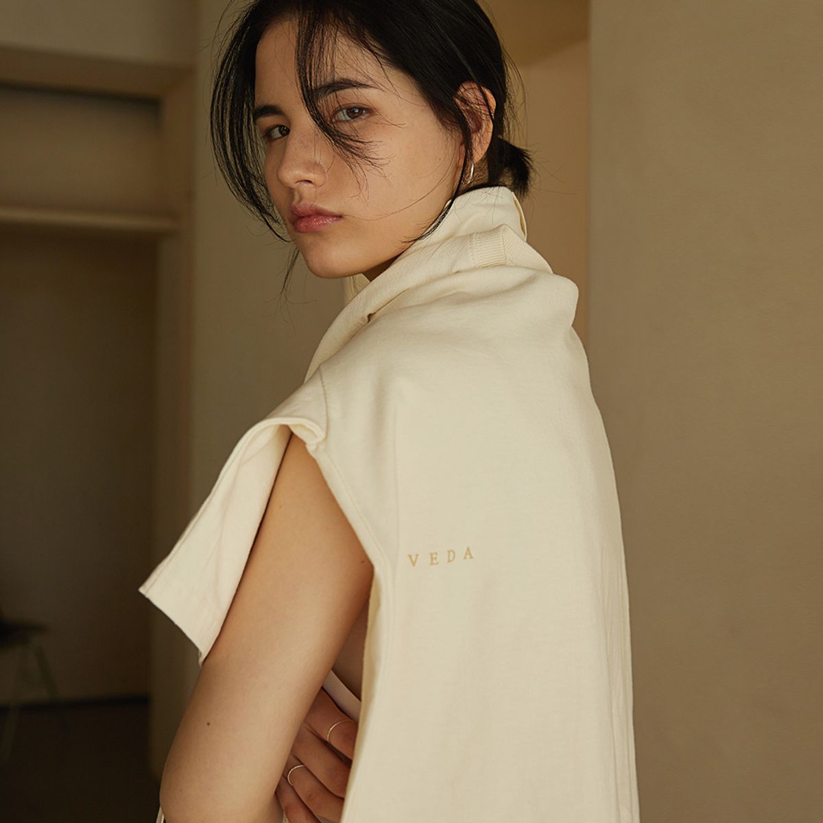 베다(VEDA) LOGO T-SHIRT _ CREAM