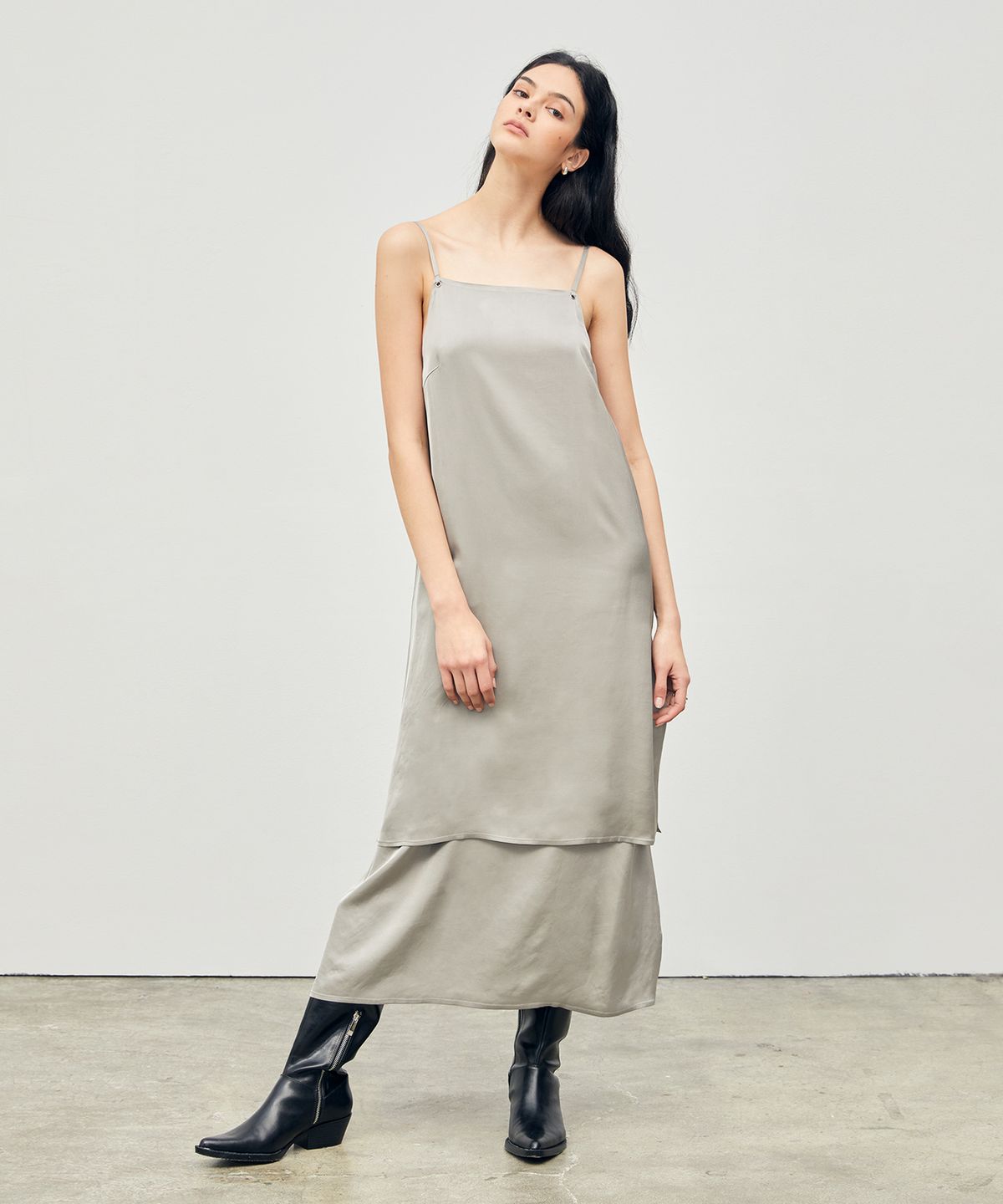 온느(ONNE) Tiered Slip Long Dress Khaki-Grey