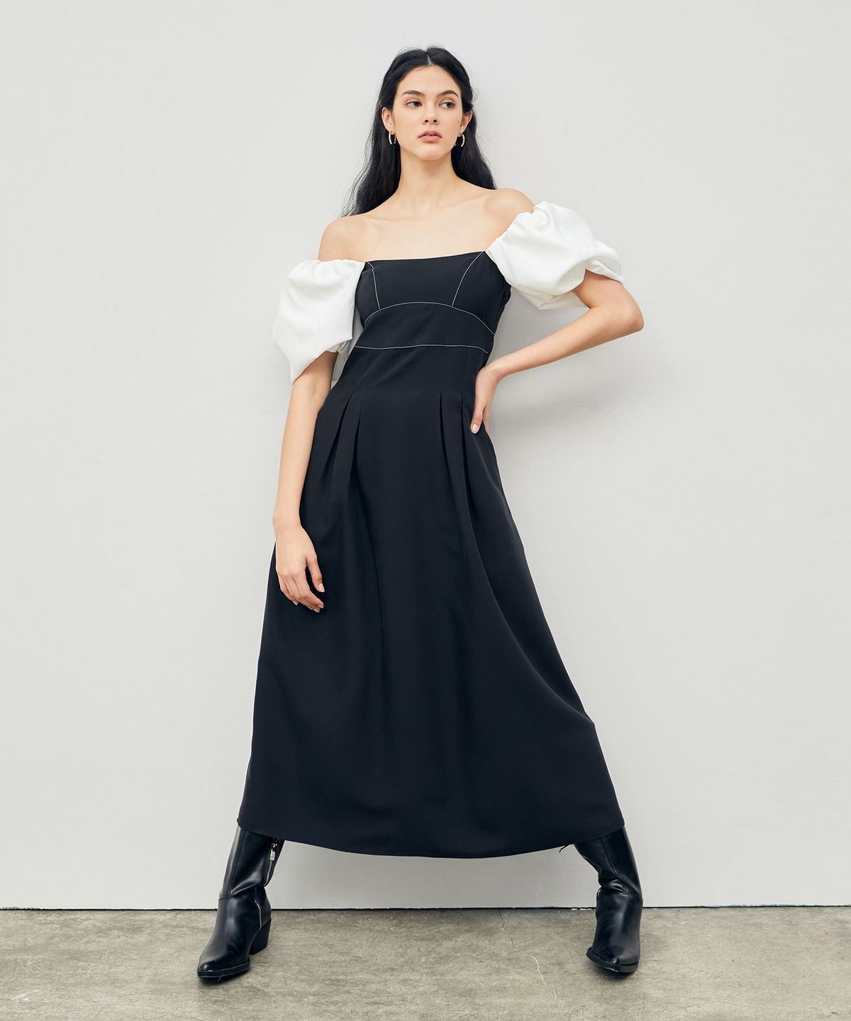 온느(ONNE) Stitched Puff Sleeve Maxi Dress Black