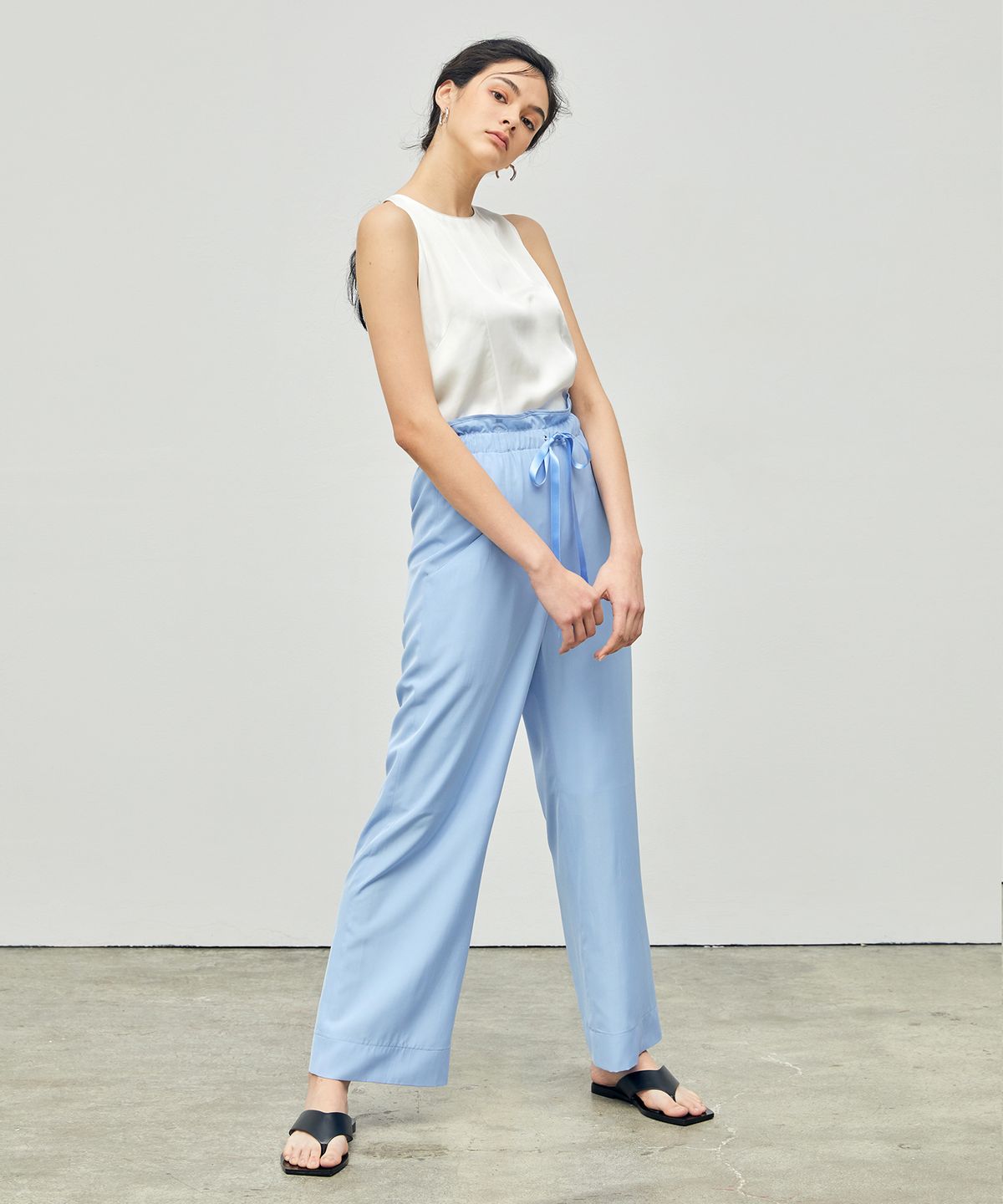 온느(ONNE) Banded Waist Ribbon Pants Light Blue