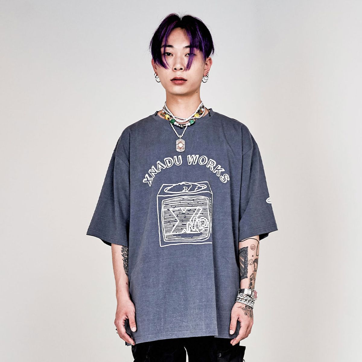 제너두웍스(XNADU WORKS) XND TV 그래픽 오버핏 피그먼트 반팔 워싱 그레이