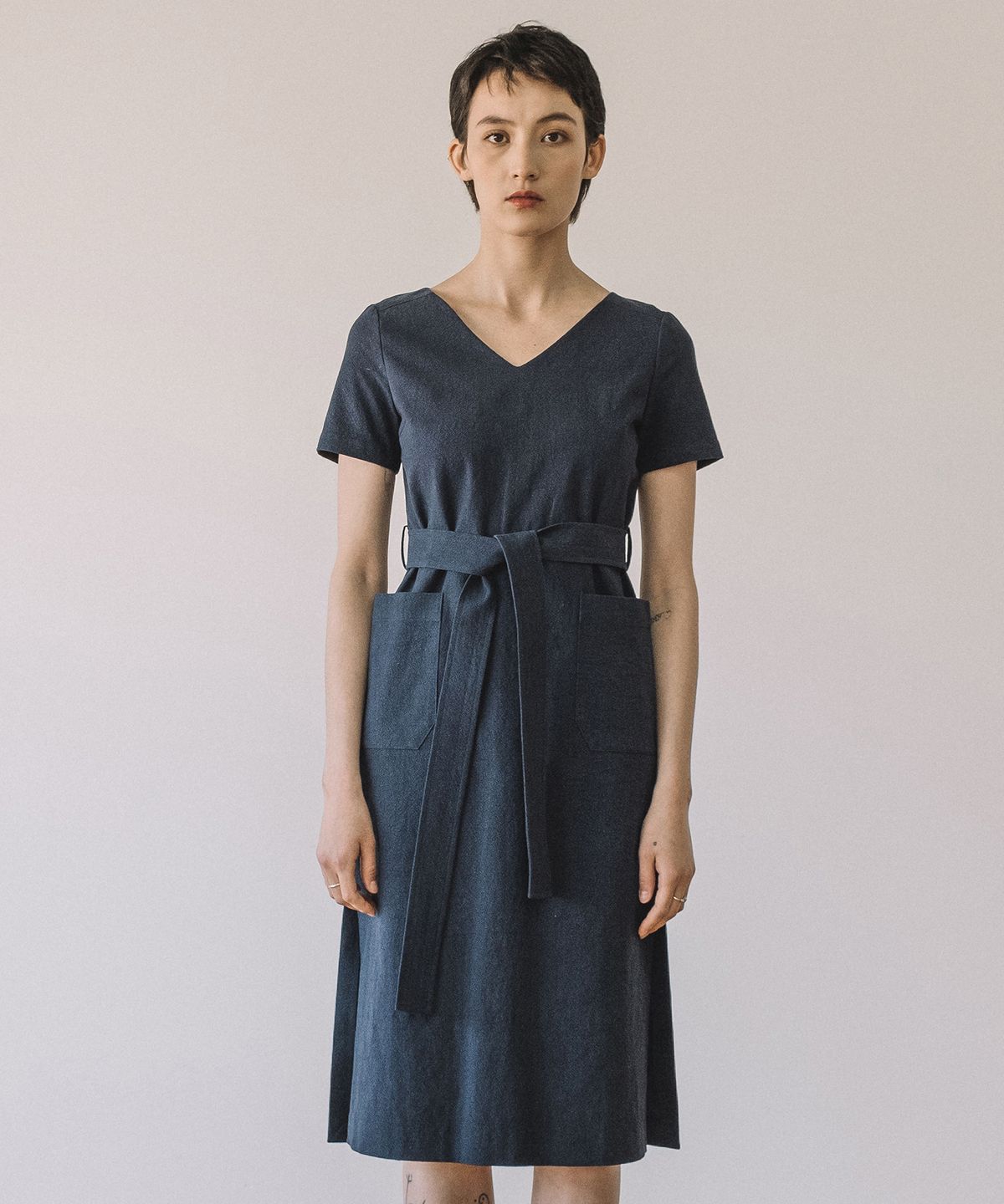 쥐엠쥐에스(GMGS) V-neck long Dress (Navy)