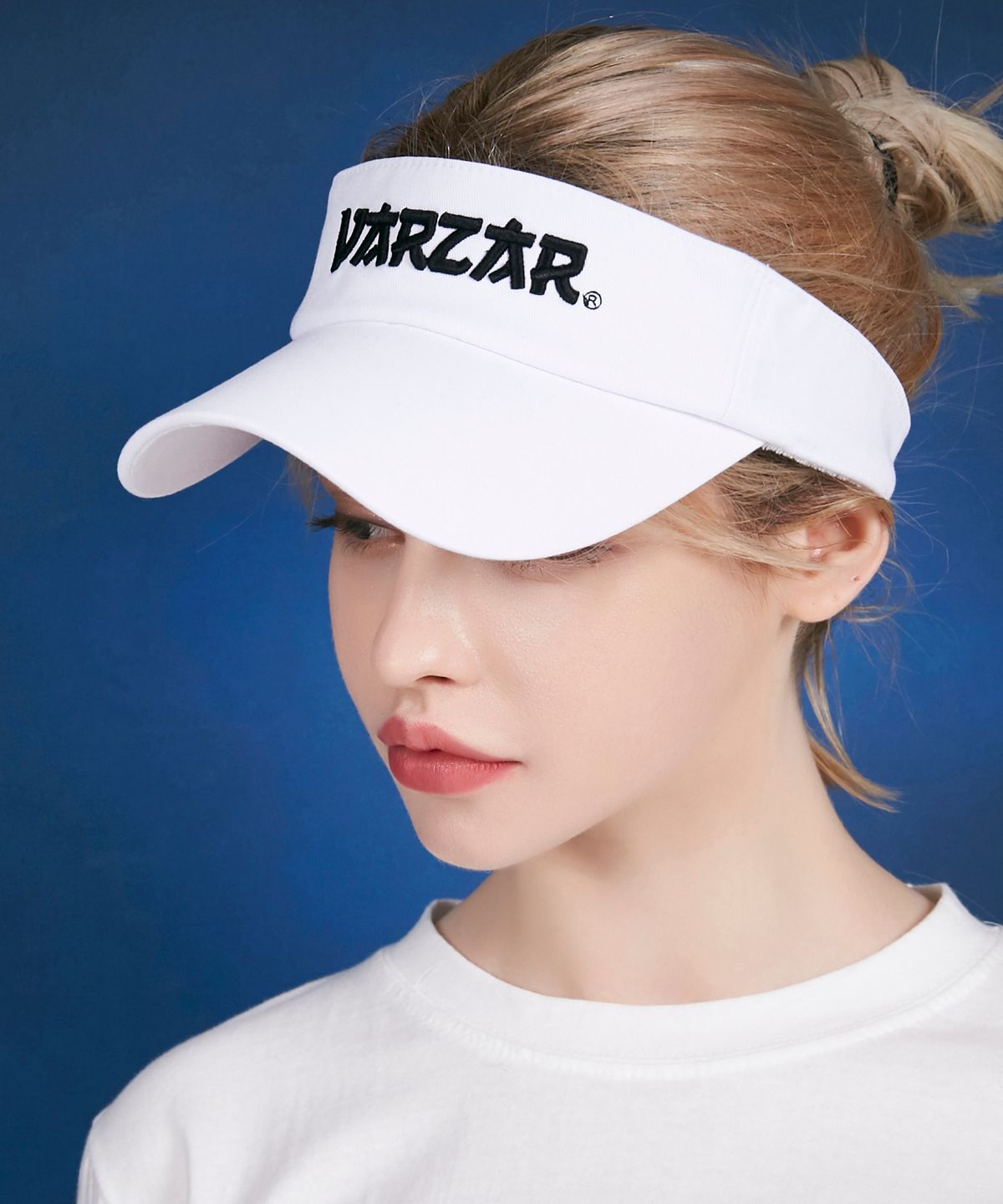바잘(VARZAR) 시그니처 3D 로고 오버핏 썬캡 화이트