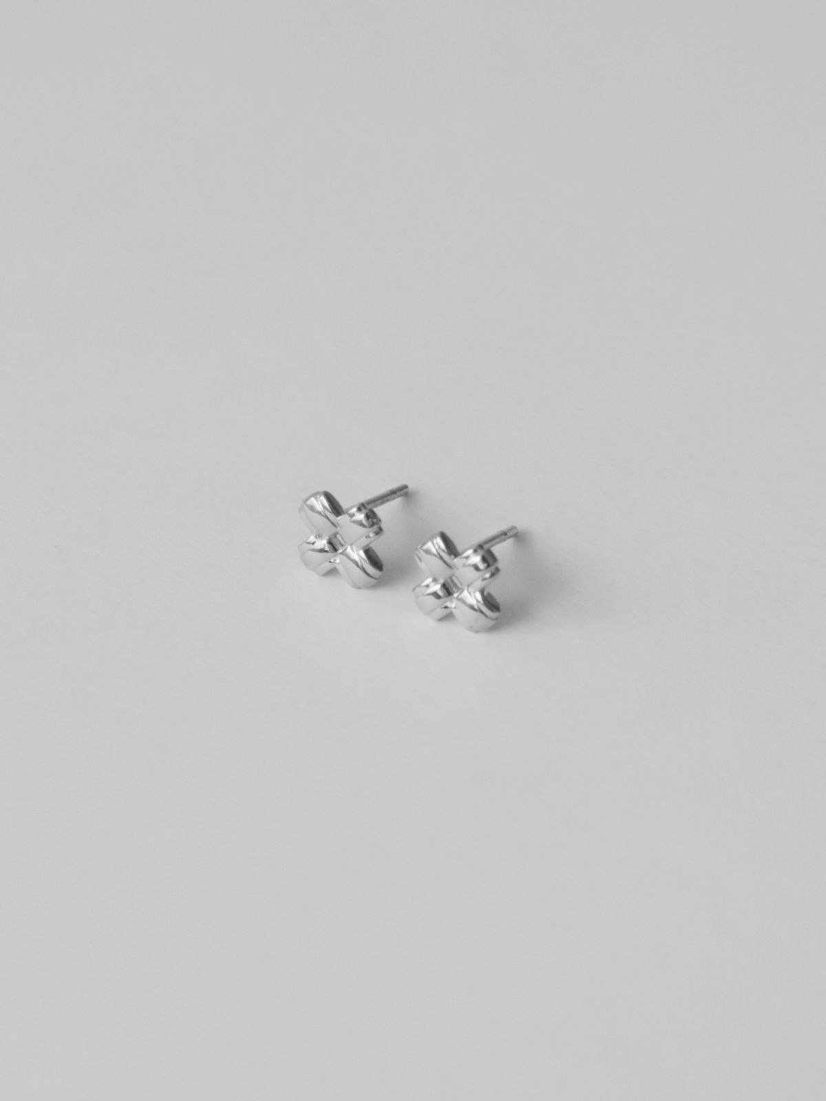 마호가니(MAHOGANI) SMALL LAYERED CROSS EARRINGS