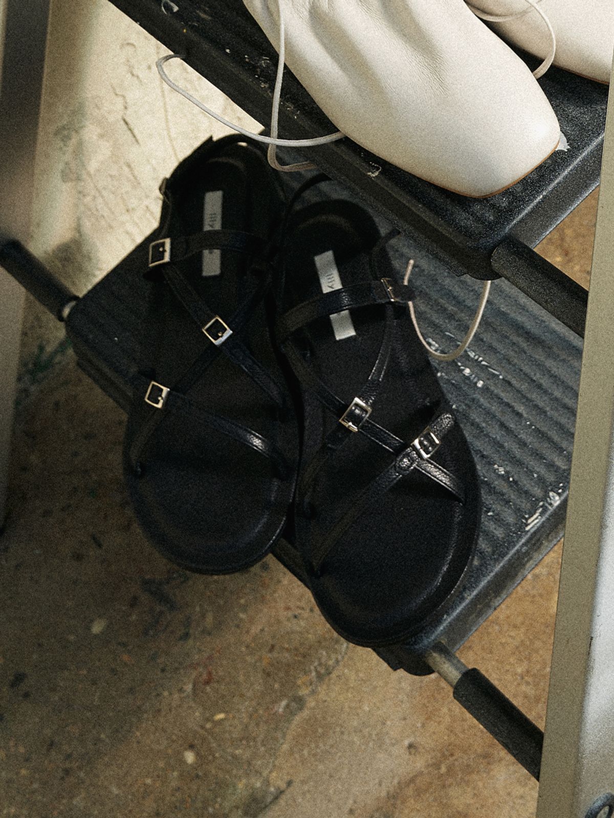 릴리슈(LILYSHOE) ana sandal - black