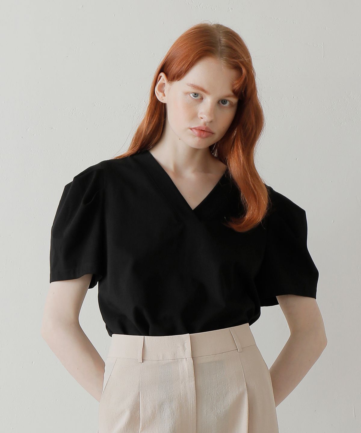 폴앤앨리스(PAUL&ALICE) PUFF V NECK TEE / BLACK