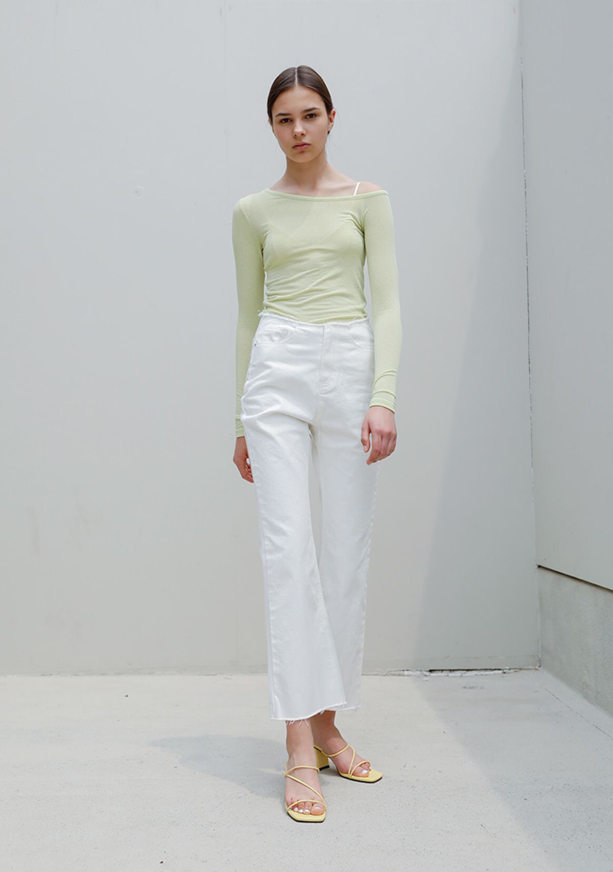 휴먼갤러리(HUMANGALLERY) Raw Flare Pants