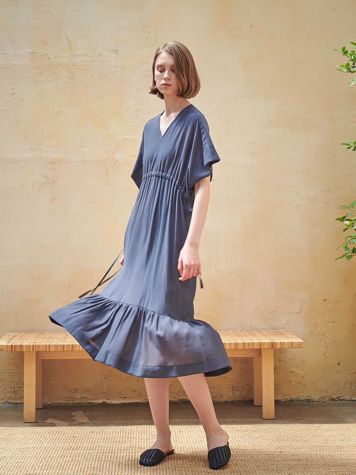 아쿠드(ACUD) V Neck Relaxed Strap One-Piece_Navy