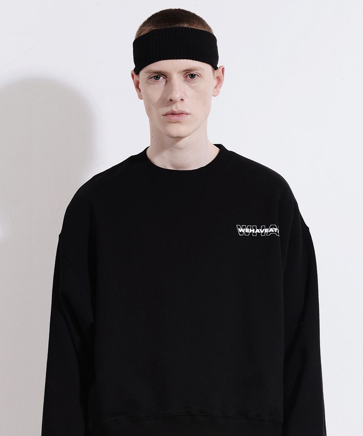 위해브어테일(WE HAVE A TAIL) CAPITAL LOGO SWEAT SHIRTS (BLACK)
