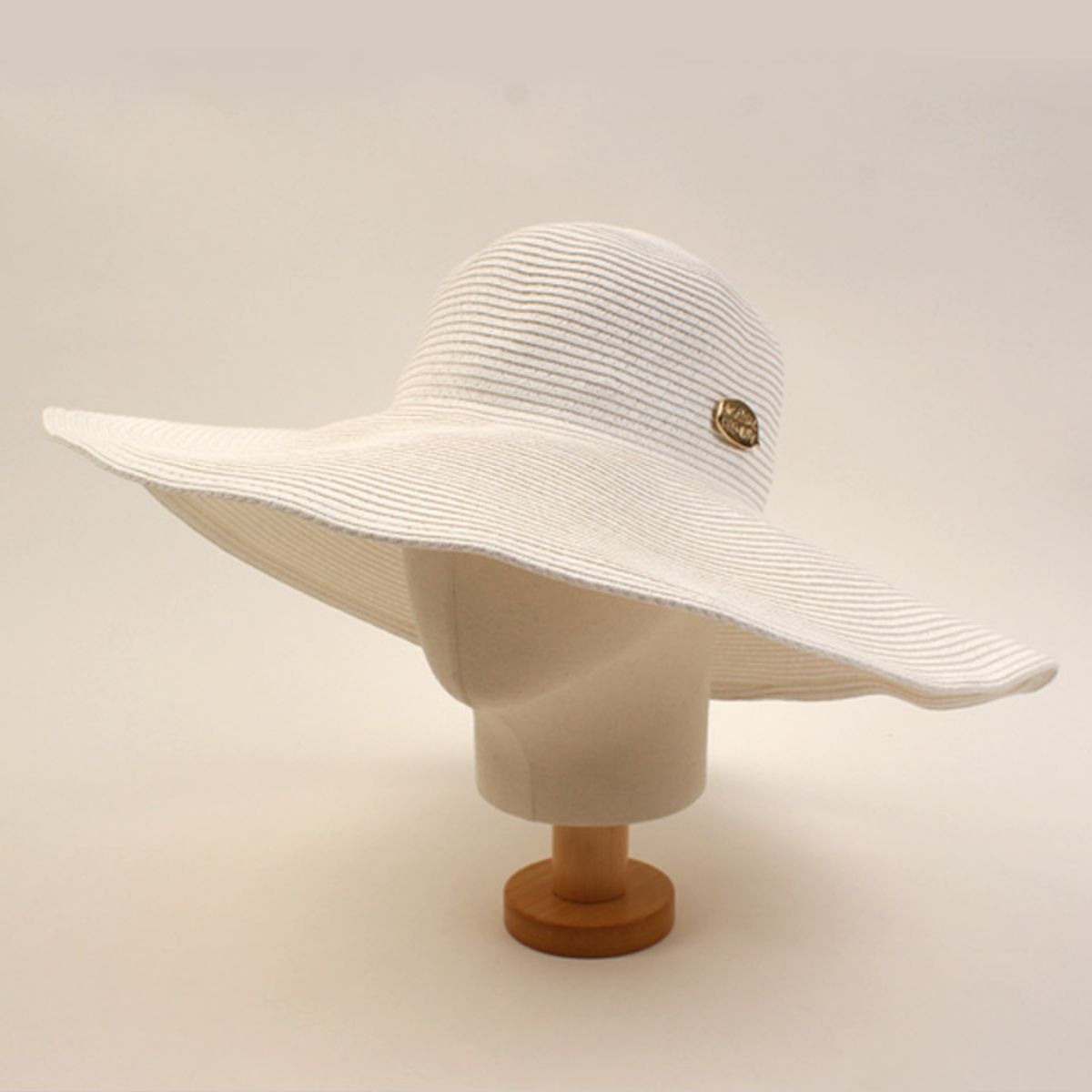 유니버셜 케미스트리(UNIVERSAL CHEMISTRY) Long White Wire Cloche Hat GD 여름페도라