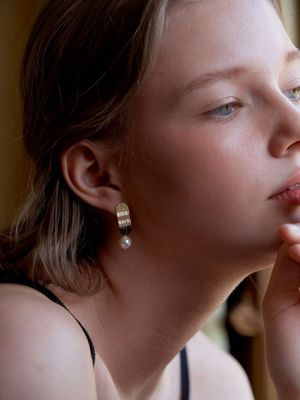 swa pearl bar earring