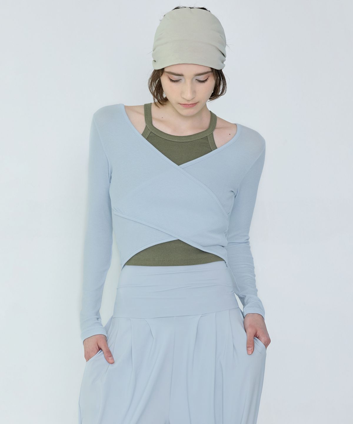 데비웨어(DEVIWEAR) 커브 랩 크롭티 DEVI-T0041-스카이