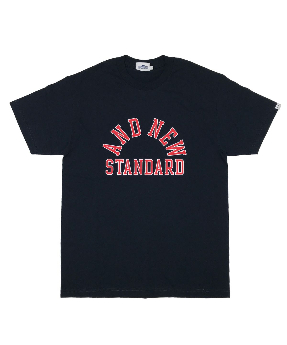 앤드 뉴스탠다드(AND NEWSTANDARD) 컬리지 로고 티셔츠 (네이비)