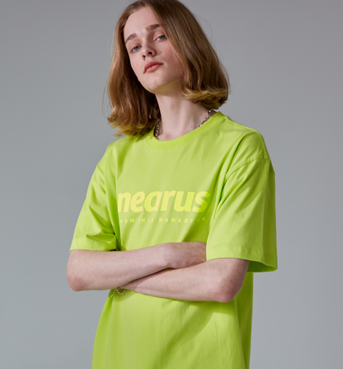 니어러스(NEARUS) 반팔티셔츠NEON LOGO OVER TEE