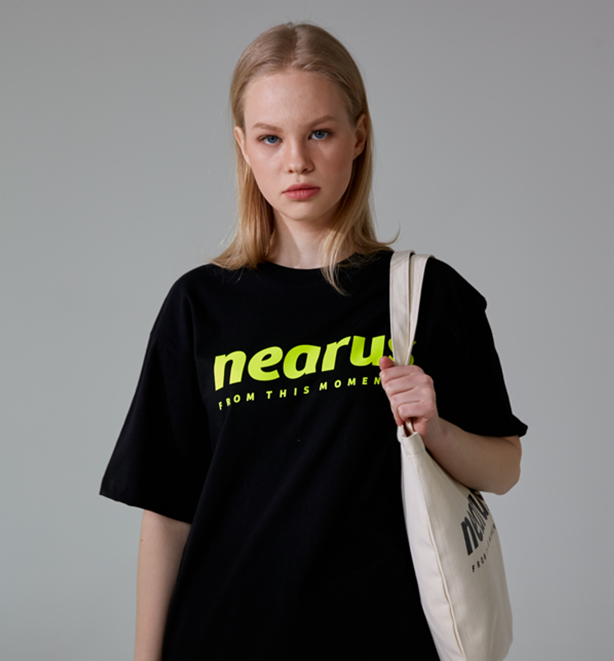 니어러스(NEARUS) 반팔티셔츠NEON LOGO OVER TEE
