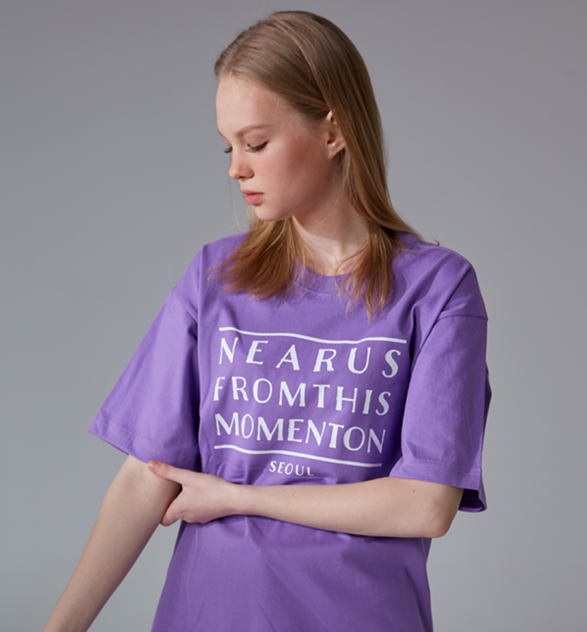 니어러스(NEARUS) 반팔티셔츠MOMENTON LOGO OVER TEE
