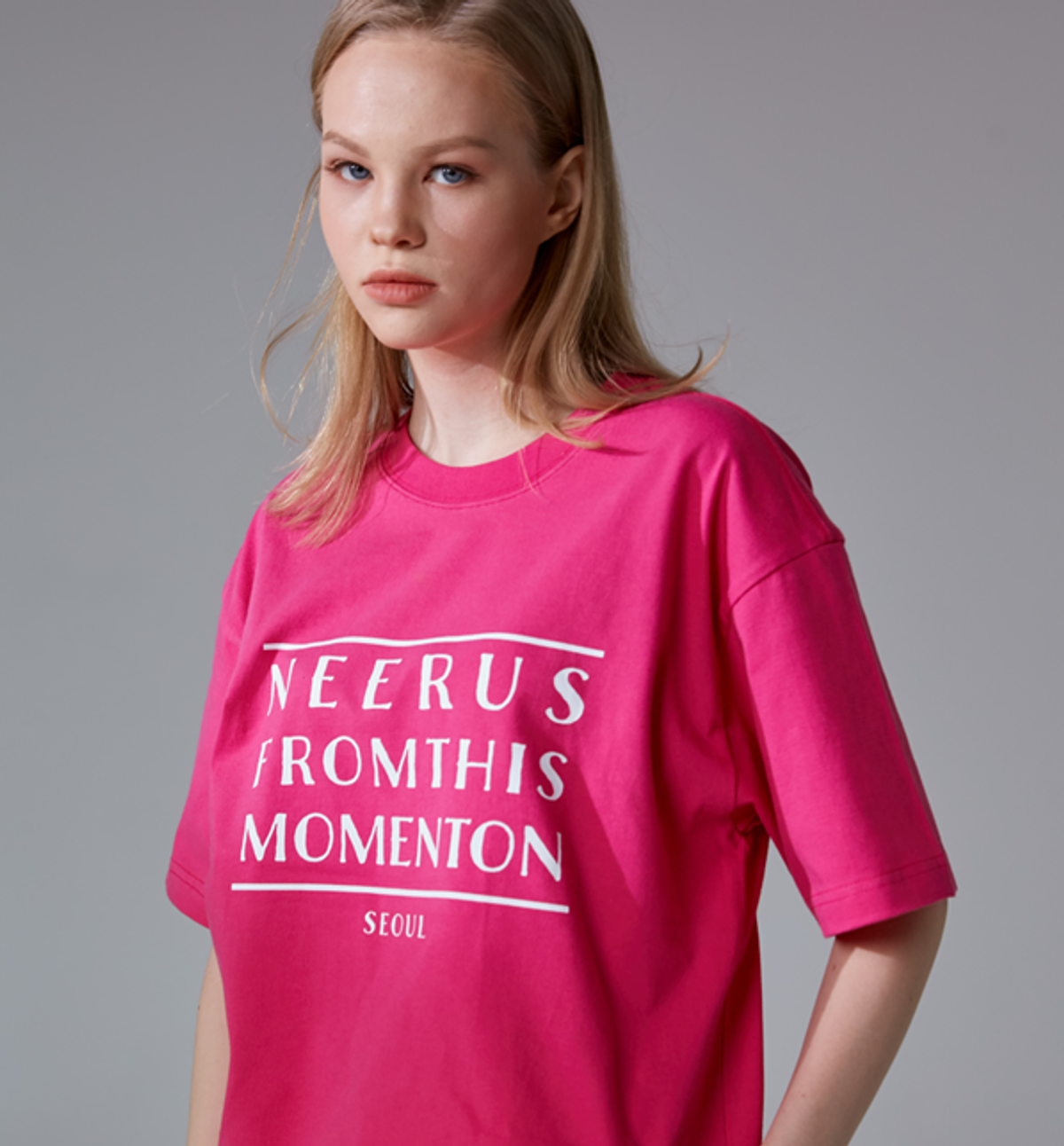 니어러스(NEARUS) 반팔티셔츠MOMENTON LOGO OVER TEE